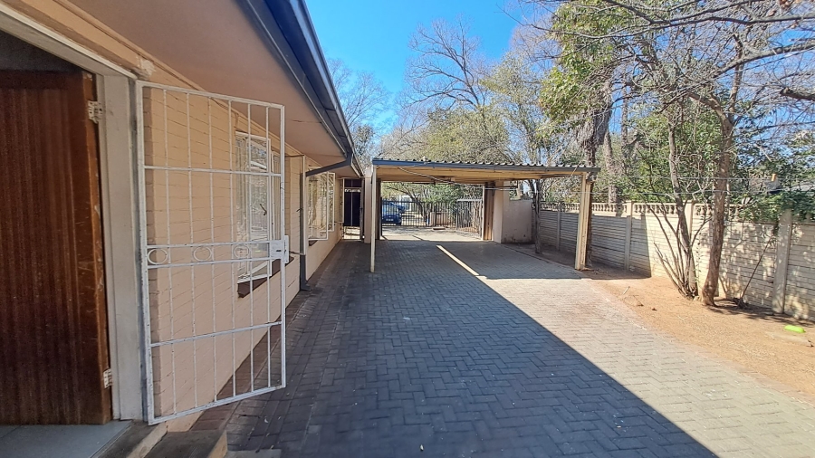 17 Bedroom Property for Sale in Universitas Free State